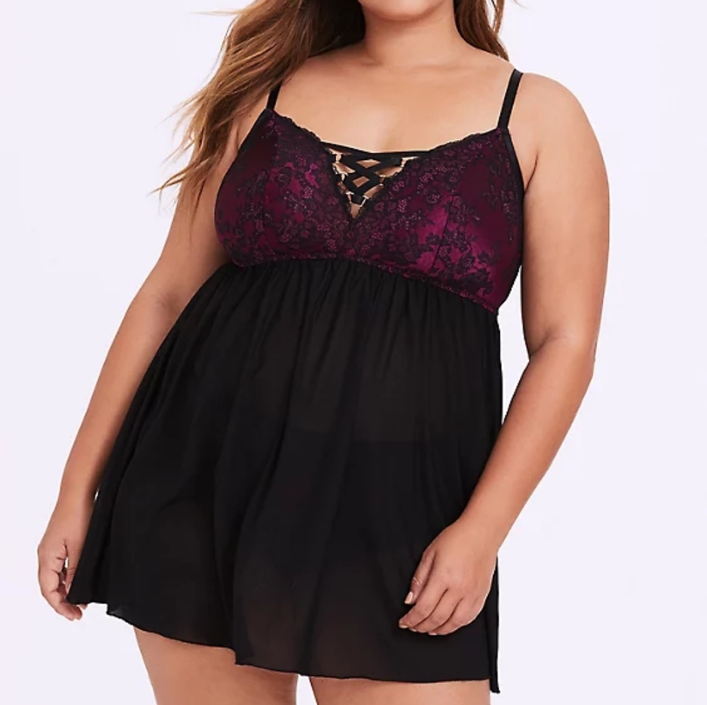 Torrid BLACK MESH & BERRY PURPLE BABYDOLL
…